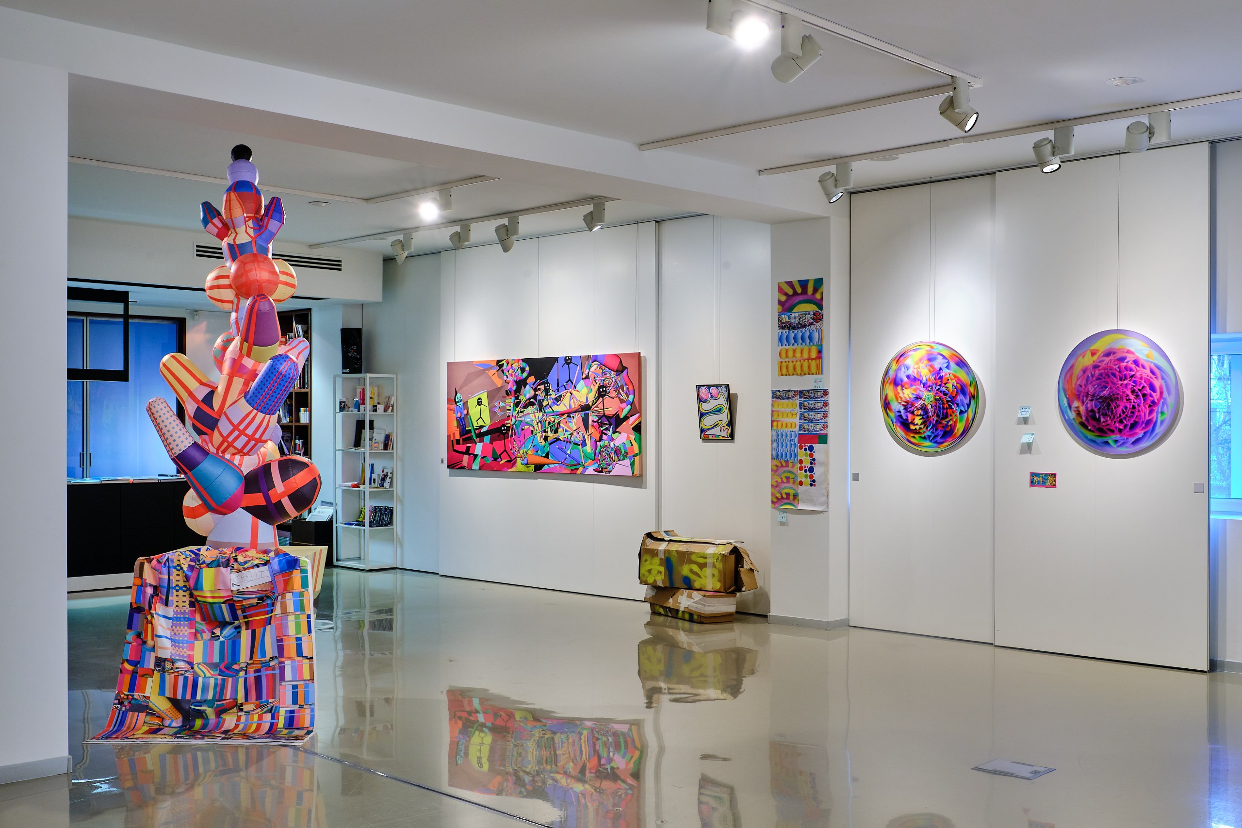 Персональная выставка Максима Свищёва. «Hand Mouse» - выставка ТЕO by Cosmoscow