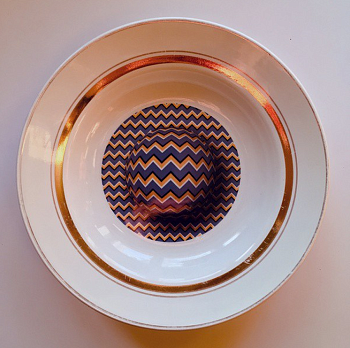 Из серии «OP-ART» или «Иллюзии на фарфоре»