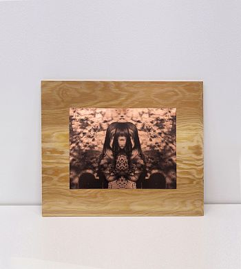 Это ее укусила Лилит. Из серии Bitten By Lilith